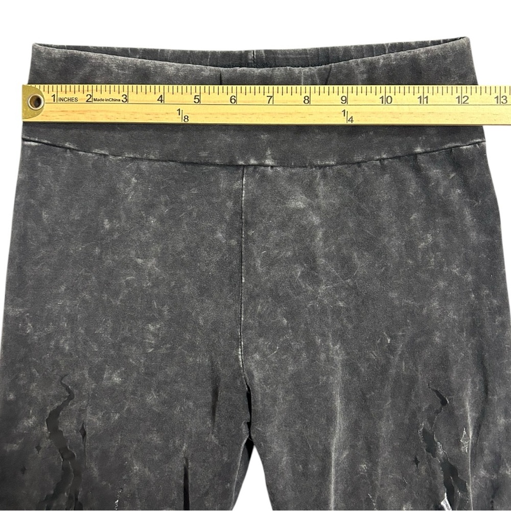 Women's Black Embossed High-Waist Leggings - Picture 5 of 10